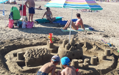 bambini in spiaggia 